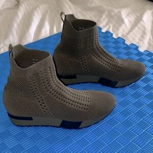 Iva sneaker in olive green from Shiekh Size 7